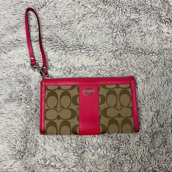 Coach Handbags - Coach Wristlet